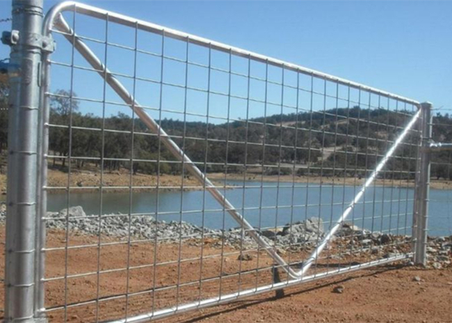 Collared ‘V’ Stay Steel Farm Gates Zinc Based Coating Completely Covers ...