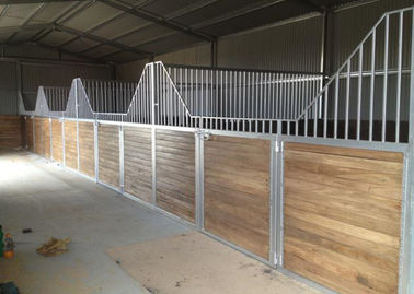 Luxury Portable Horse Box Stalls , Manual Welding Metal Galvanized Horse Panels
