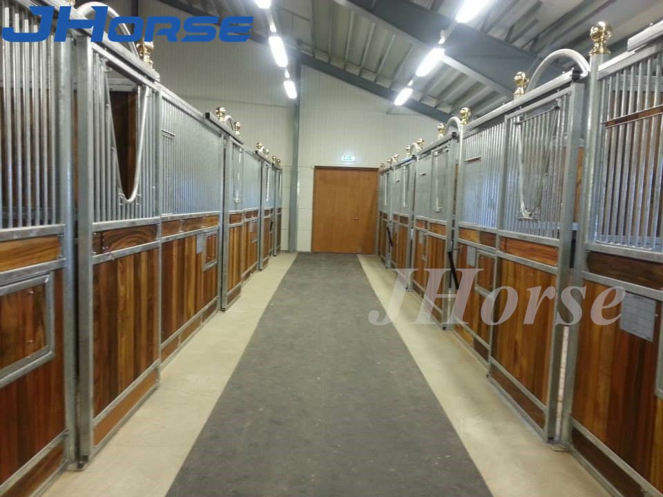 Custom Weatherproof Bamboo Horse Stable Stall with Sliding Door