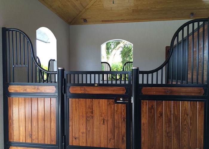 Stall Channel Custom Painted Horse Barn Stalls with U Channel Divider Walls